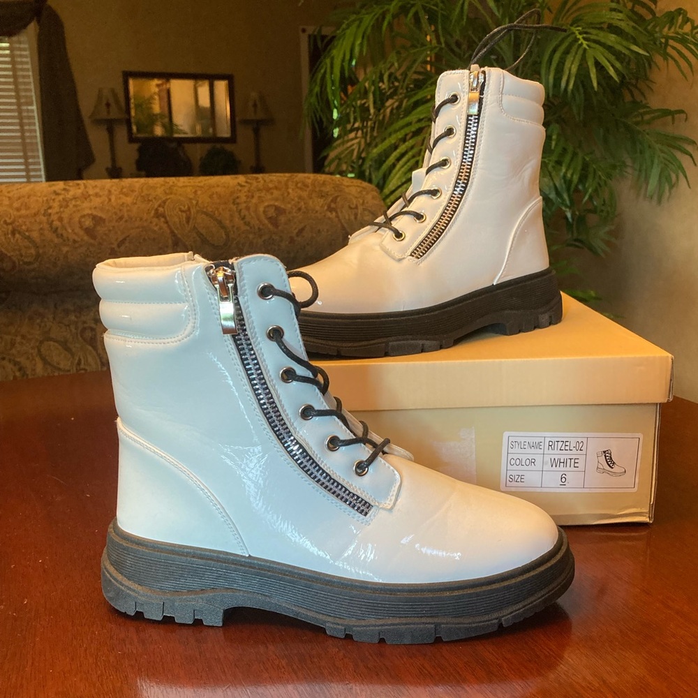 YOKI white lace up boot with zipper on side size 6